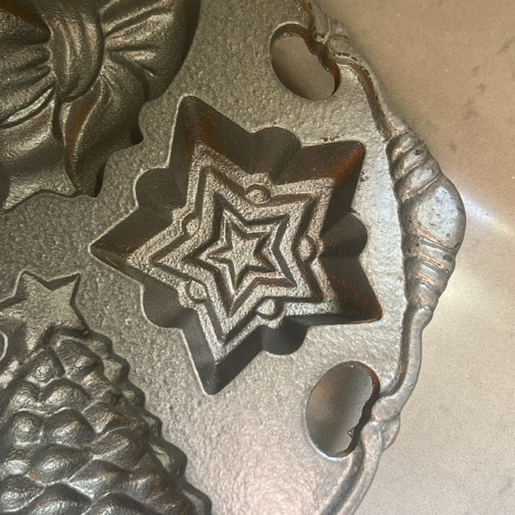 John Wright Cast Iron Christmas Cookie Candy
Mold Santa Tree Angel Bell Star - Picture 3 of 7